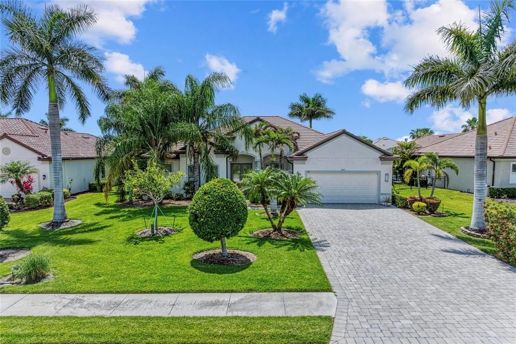 For Sale: $857,000 (4 beds, 3 baths, 2978 Square Feet)