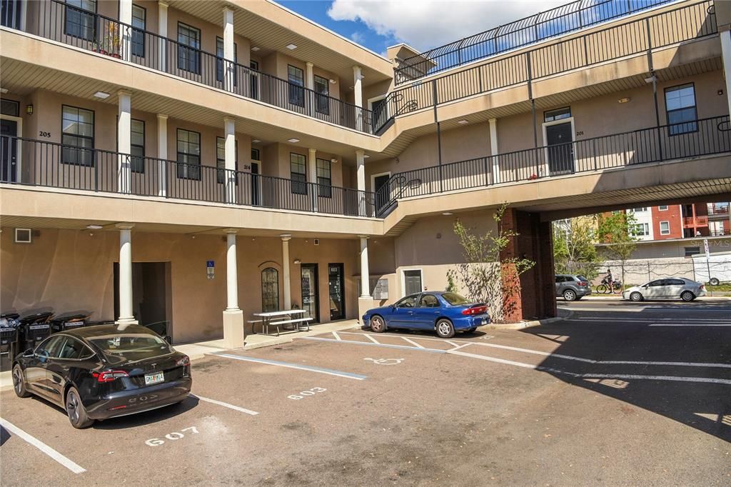 В аренду: $1,775 (2 спален, 1 ванн, 906 Квадратных фут)