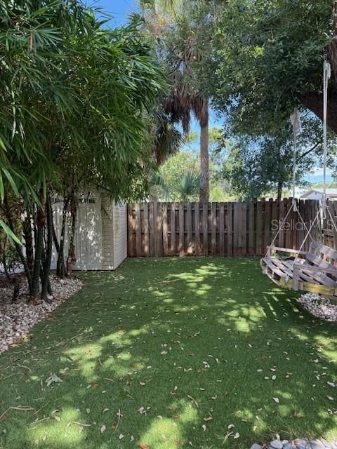 For Sale: $549,000 (2 beds, 2 baths, 1286 Square Feet)