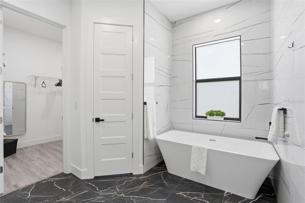 For Sale: $475,000 (3 beds, 2 baths, 2021 Square Feet)