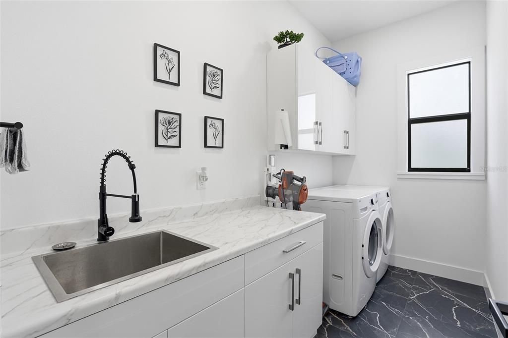 For Sale: $475,000 (3 beds, 2 baths, 2021 Square Feet)