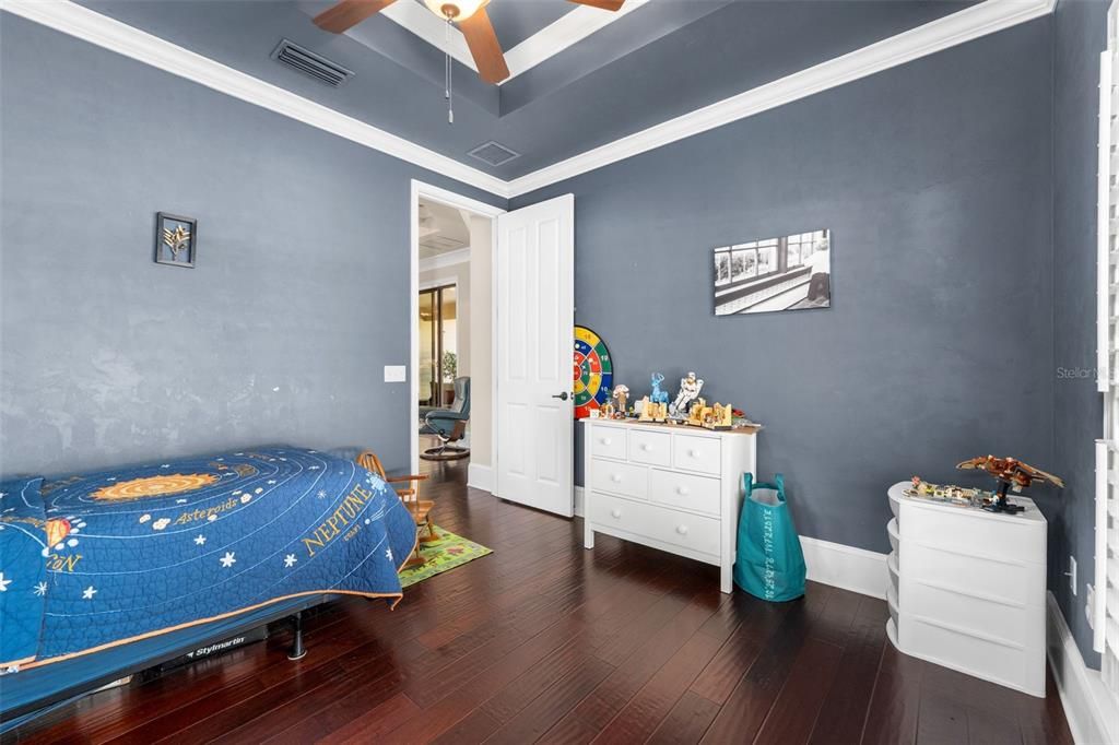 Activo con contrato: $435,000 (4 camas, 2 baños, 1880 Pies cuadrados)