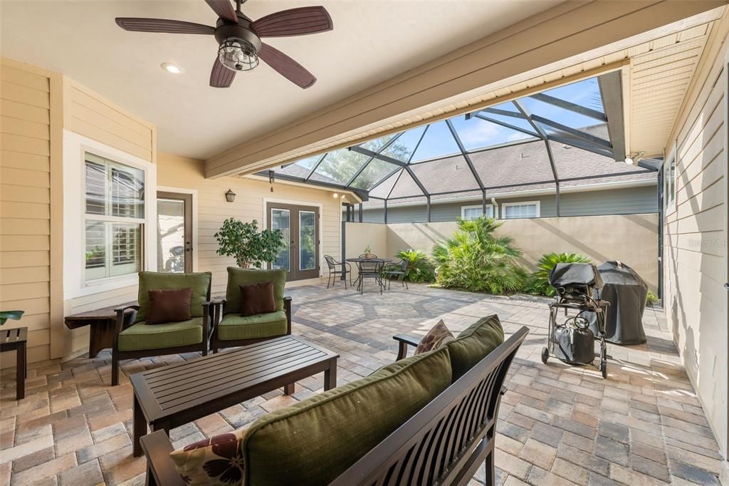 Activo con contrato: $435,000 (4 camas, 2 baños, 1880 Pies cuadrados)