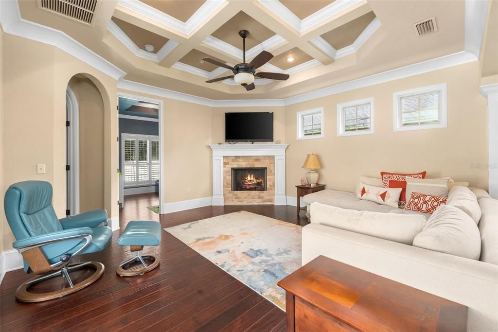 Activo con contrato: $435,000 (4 camas, 2 baños, 1880 Pies cuadrados)