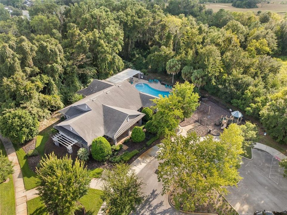 Activo con contrato: $435,000 (4 camas, 2 baños, 1880 Pies cuadrados)