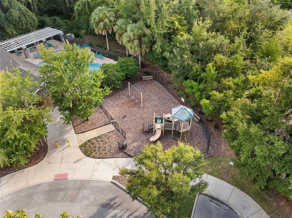 Activo con contrato: $435,000 (4 camas, 2 baños, 1880 Pies cuadrados)