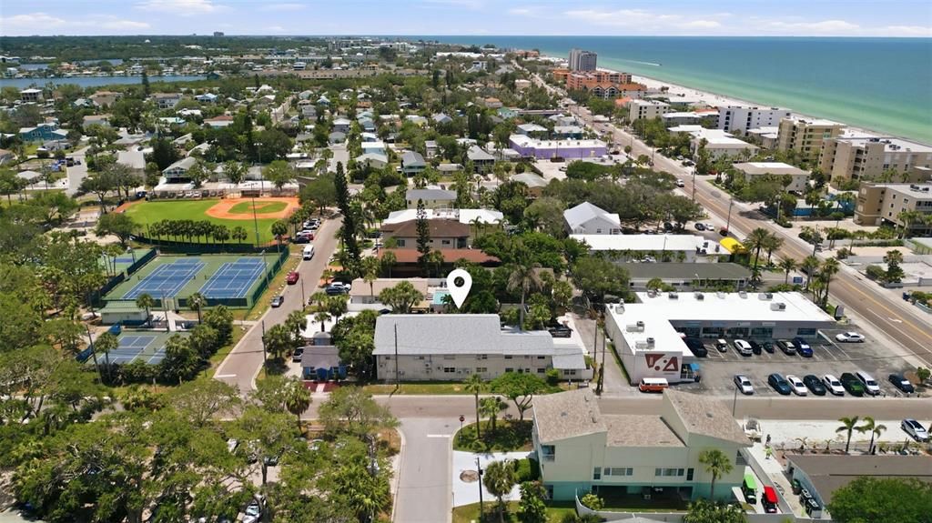 For Sale: $335,000 (1 beds, 1 baths, 712 Square Feet)