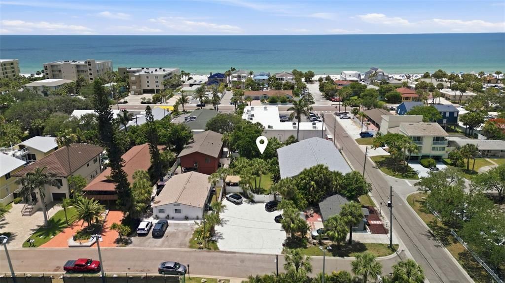 For Sale: $335,000 (1 beds, 1 baths, 712 Square Feet)