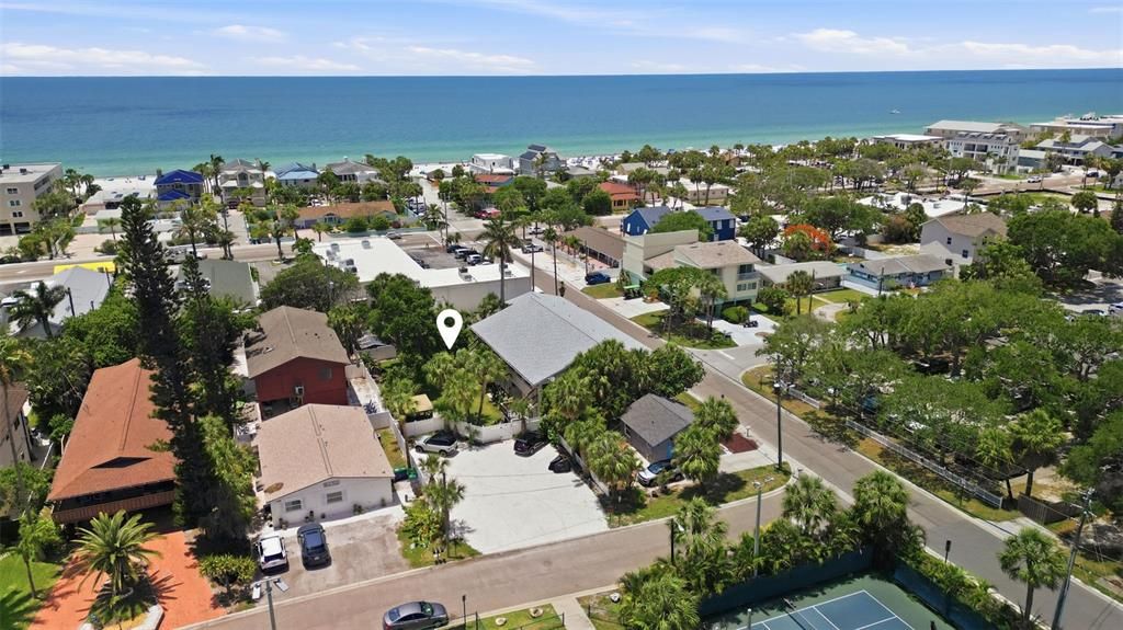 For Sale: $335,000 (1 beds, 1 baths, 712 Square Feet)