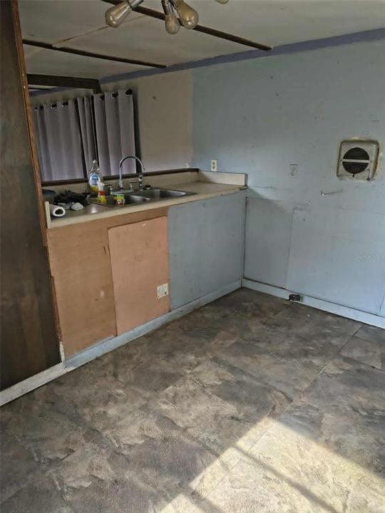 For Sale: $89,000 (2 beds, 1 baths, 600 Square Feet)