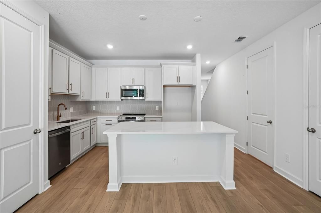 Active With Contract: $364,990 (3 beds, 2 baths, 1557 Square Feet)
