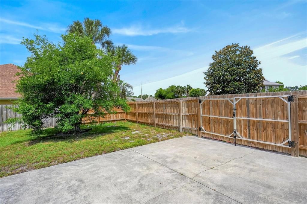 For Sale: $402,900 (3 beds, 2 baths, 1893 Square Feet)