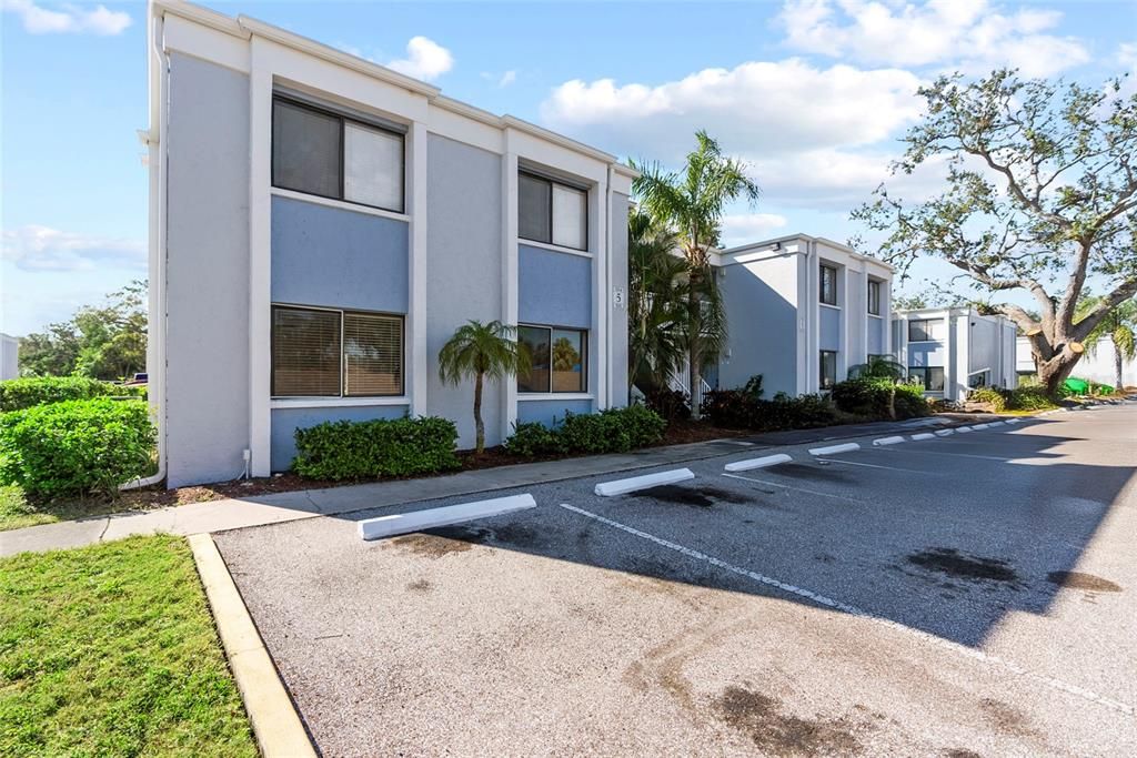 For Sale: $185,900 (2 beds, 1 baths, 960 Square Feet)