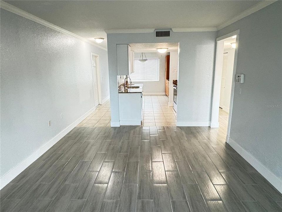 For Sale: $185,900 (2 beds, 1 baths, 960 Square Feet)