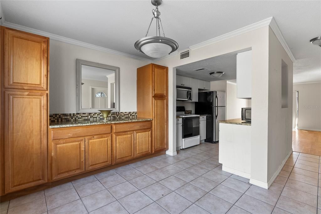 For Sale: $185,900 (2 beds, 1 baths, 960 Square Feet)