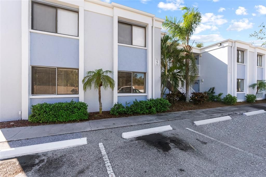 For Sale: $185,900 (2 beds, 1 baths, 960 Square Feet)