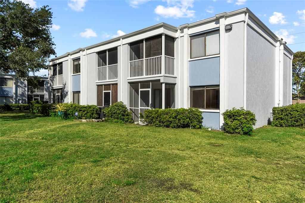 For Sale: $185,900 (2 beds, 1 baths, 960 Square Feet)