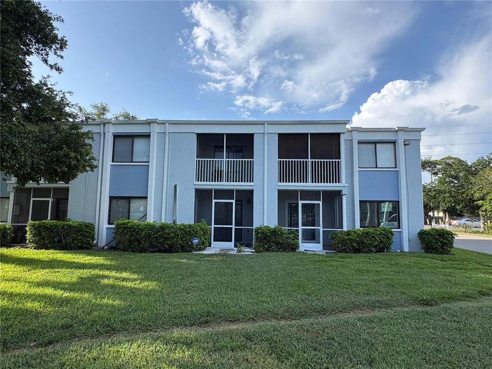 For Sale: $185,900 (2 beds, 1 baths, 960 Square Feet)