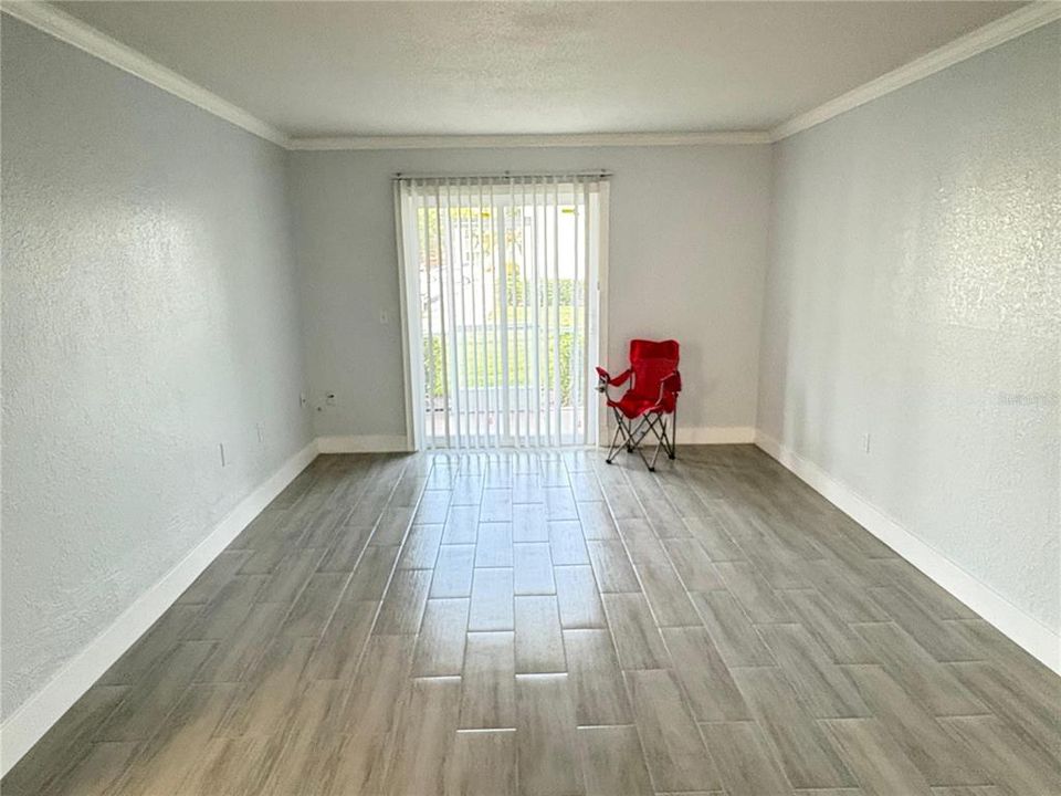 For Sale: $185,900 (2 beds, 1 baths, 960 Square Feet)