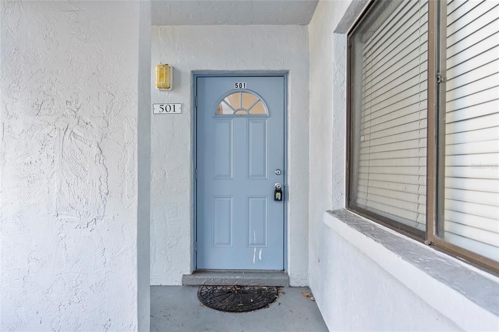 For Sale: $185,900 (2 beds, 1 baths, 960 Square Feet)