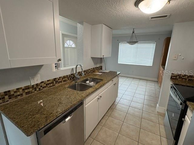 For Sale: $185,900 (2 beds, 1 baths, 960 Square Feet)