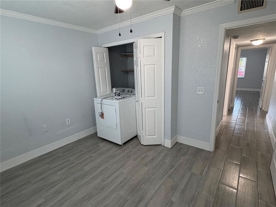 For Sale: $185,900 (2 beds, 1 baths, 960 Square Feet)