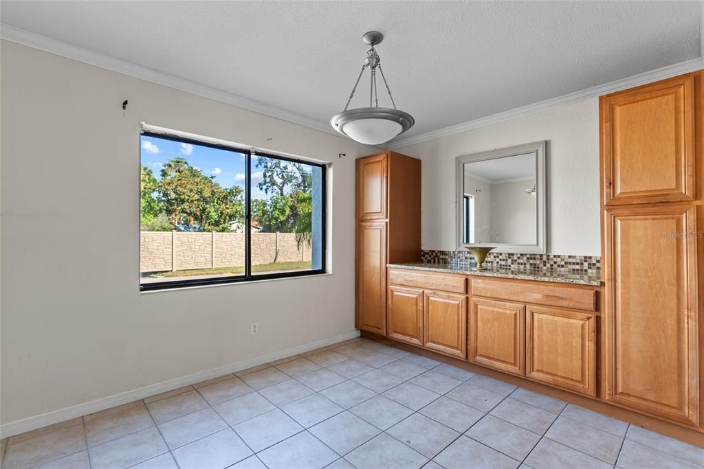 For Sale: $185,900 (2 beds, 1 baths, 960 Square Feet)