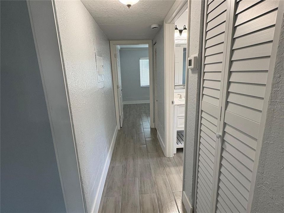 For Sale: $185,900 (2 beds, 1 baths, 960 Square Feet)