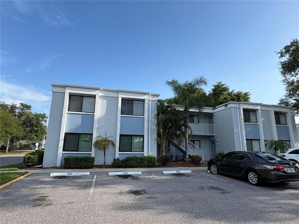 For Sale: $185,900 (2 beds, 1 baths, 960 Square Feet)