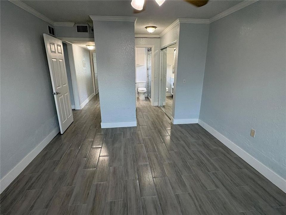 For Sale: $185,900 (2 beds, 1 baths, 960 Square Feet)
