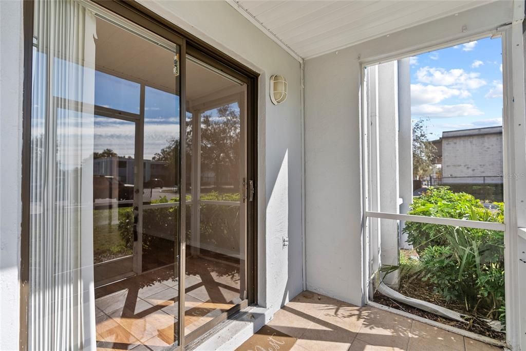 For Sale: $185,900 (2 beds, 1 baths, 960 Square Feet)