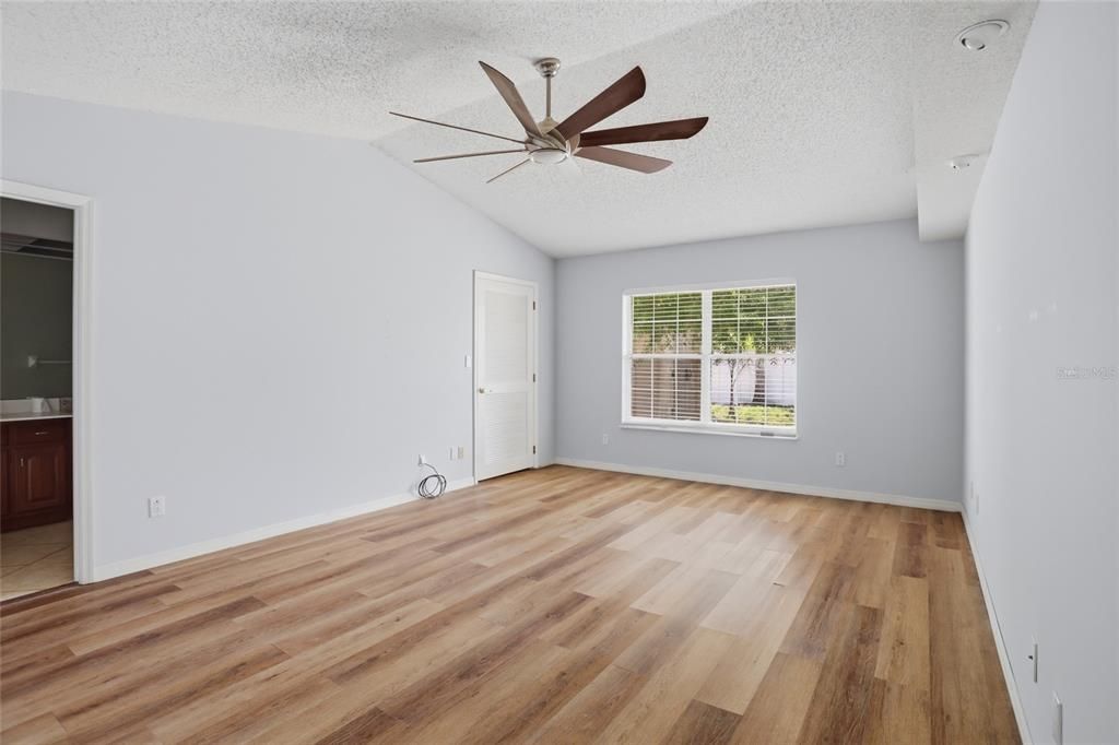 For Sale: $319,997 (3 beds, 2 baths, 1699 Square Feet)