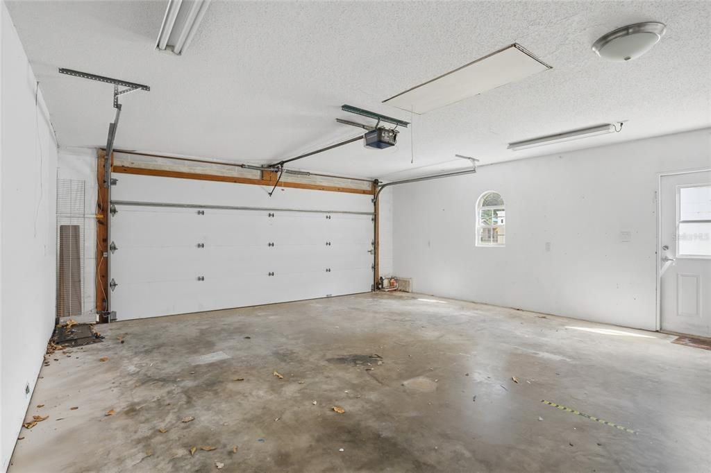 For Sale: $319,997 (3 beds, 2 baths, 1699 Square Feet)