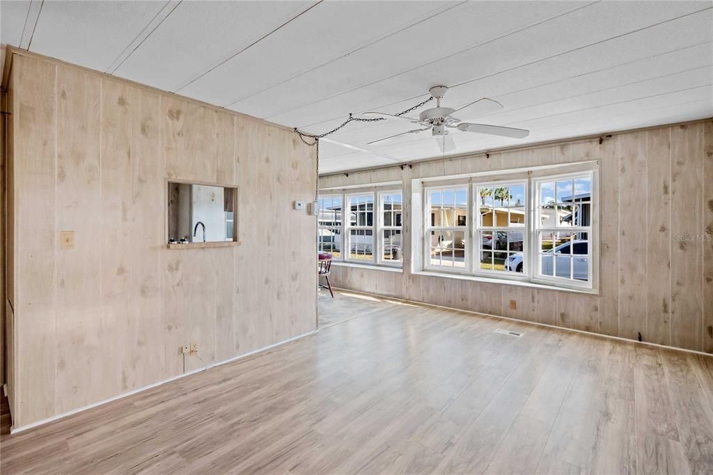 For Sale: $112,000 (2 beds, 2 baths, 816 Square Feet)