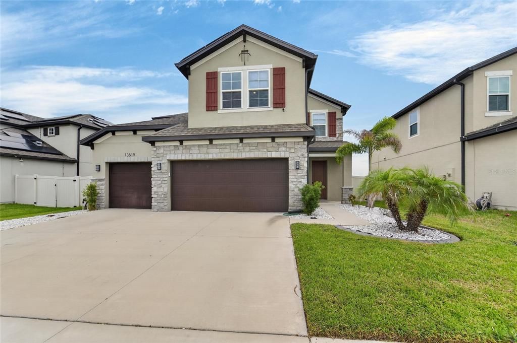 For Sale: $500,000 (5 beds, 3 baths, 2968 Square Feet)
