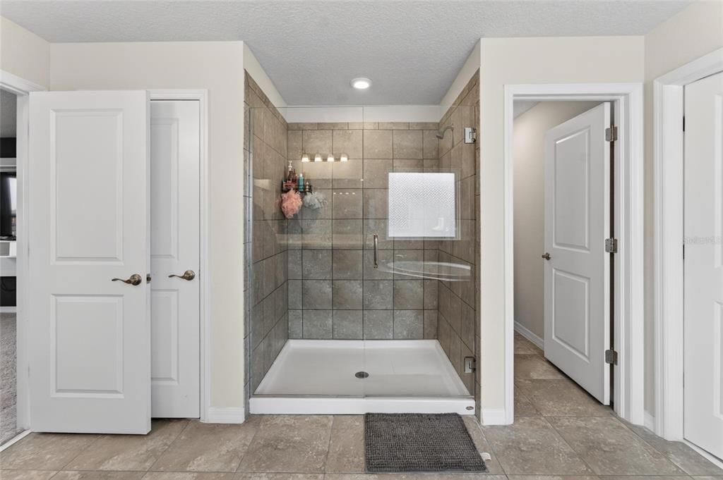 For Sale: $500,000 (5 beds, 3 baths, 2968 Square Feet)