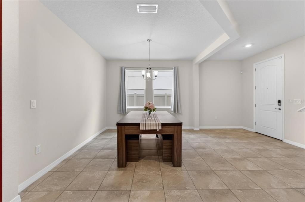 For Sale: $500,000 (5 beds, 3 baths, 2968 Square Feet)