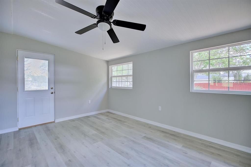 For Sale: $294,900 (3 beds, 2 baths, 1384 Square Feet)