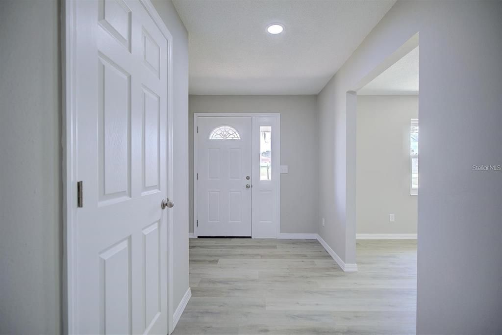 For Sale: $294,900 (3 beds, 2 baths, 1384 Square Feet)
