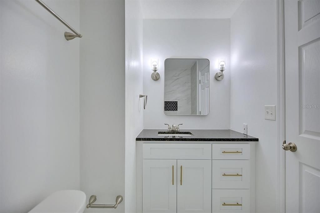 For Sale: $294,900 (3 beds, 2 baths, 1384 Square Feet)