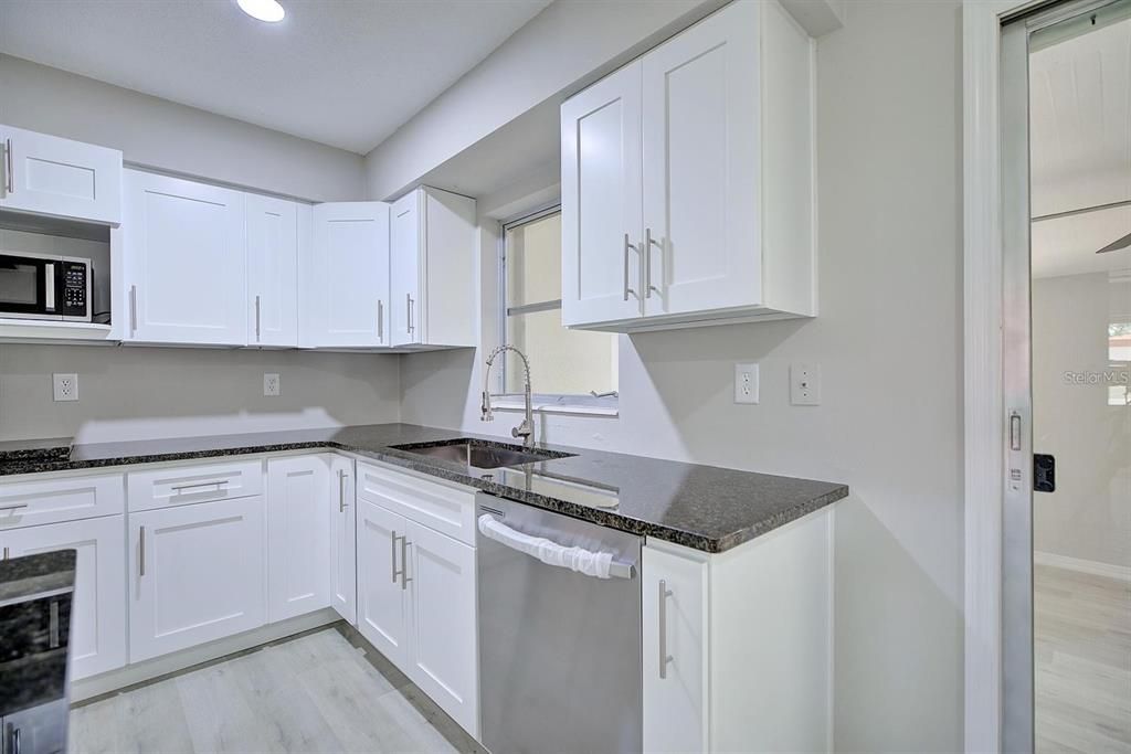 For Sale: $294,900 (3 beds, 2 baths, 1384 Square Feet)