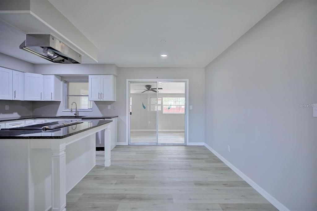 For Sale: $294,900 (3 beds, 2 baths, 1384 Square Feet)