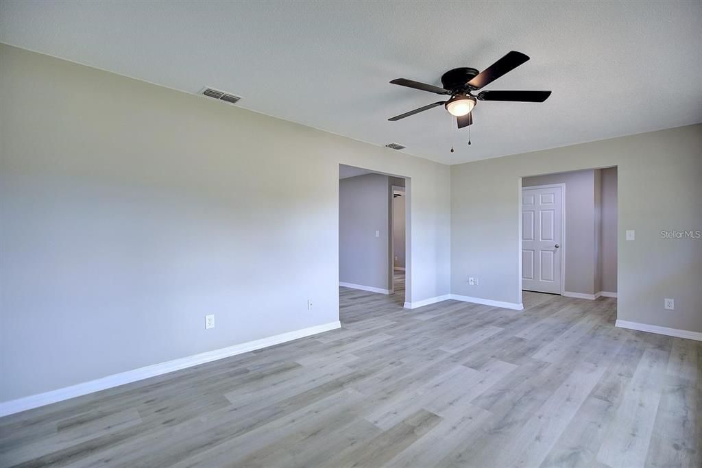 For Sale: $294,900 (3 beds, 2 baths, 1384 Square Feet)