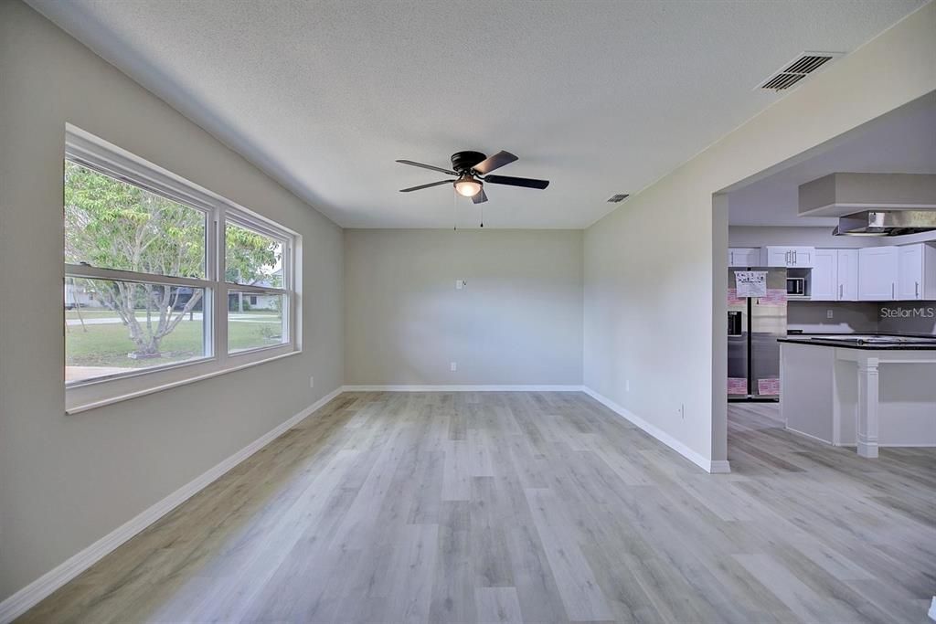 For Sale: $294,900 (3 beds, 2 baths, 1384 Square Feet)