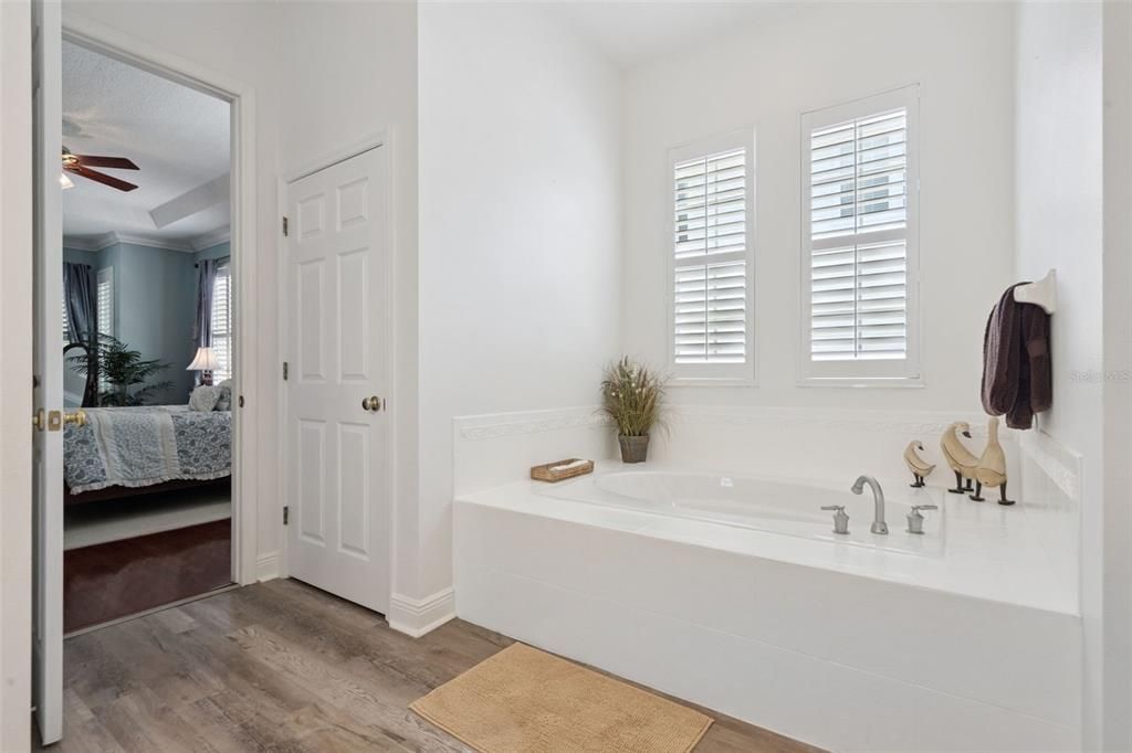 For Sale: $1,550,000 (5 beds, 4 baths, 3600 Square Feet)