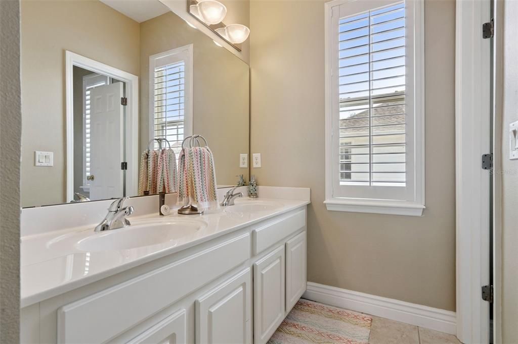 For Sale: $1,550,000 (5 beds, 4 baths, 3600 Square Feet)