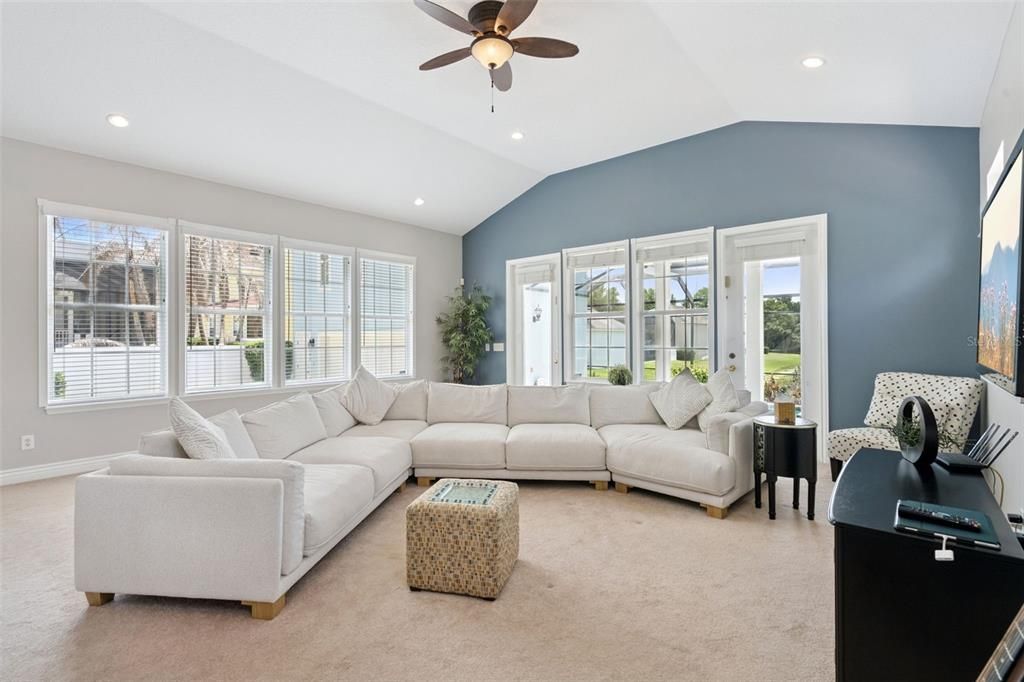 For Sale: $1,550,000 (5 beds, 4 baths, 3600 Square Feet)