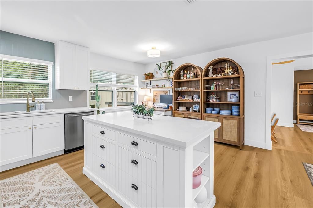 На продажу: $549,000 (3 спален, 2 ванн, 1454 Квадратных фут)