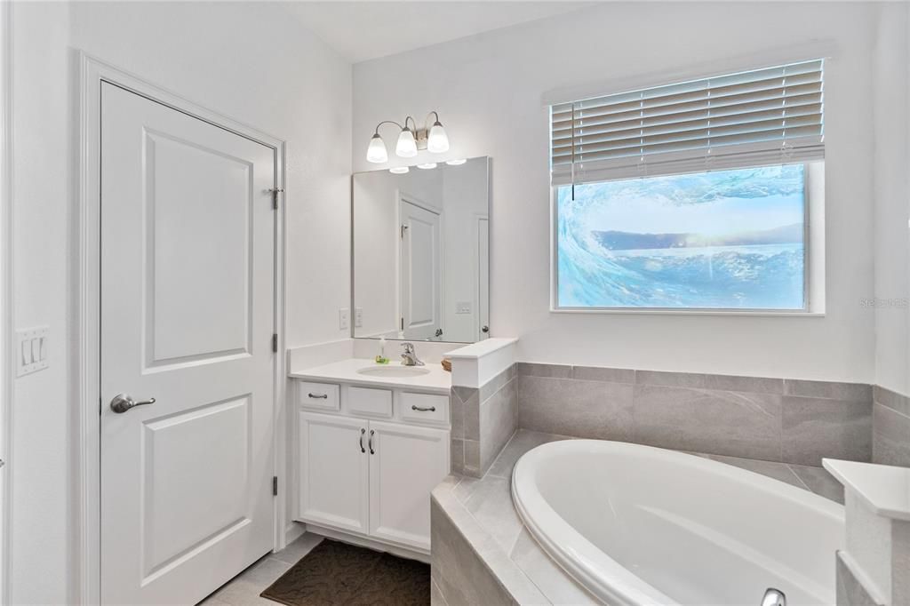 For Sale: $360,000 (3 beds, 2 baths, 1983 Square Feet)