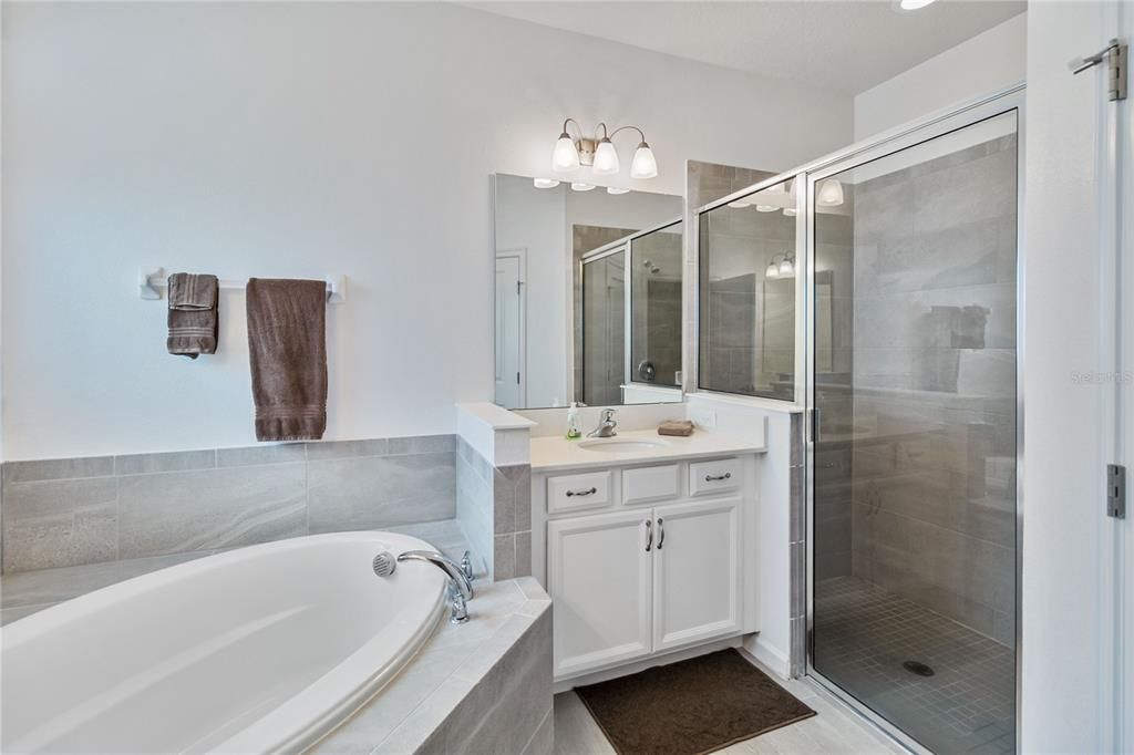 For Sale: $360,000 (3 beds, 2 baths, 1983 Square Feet)